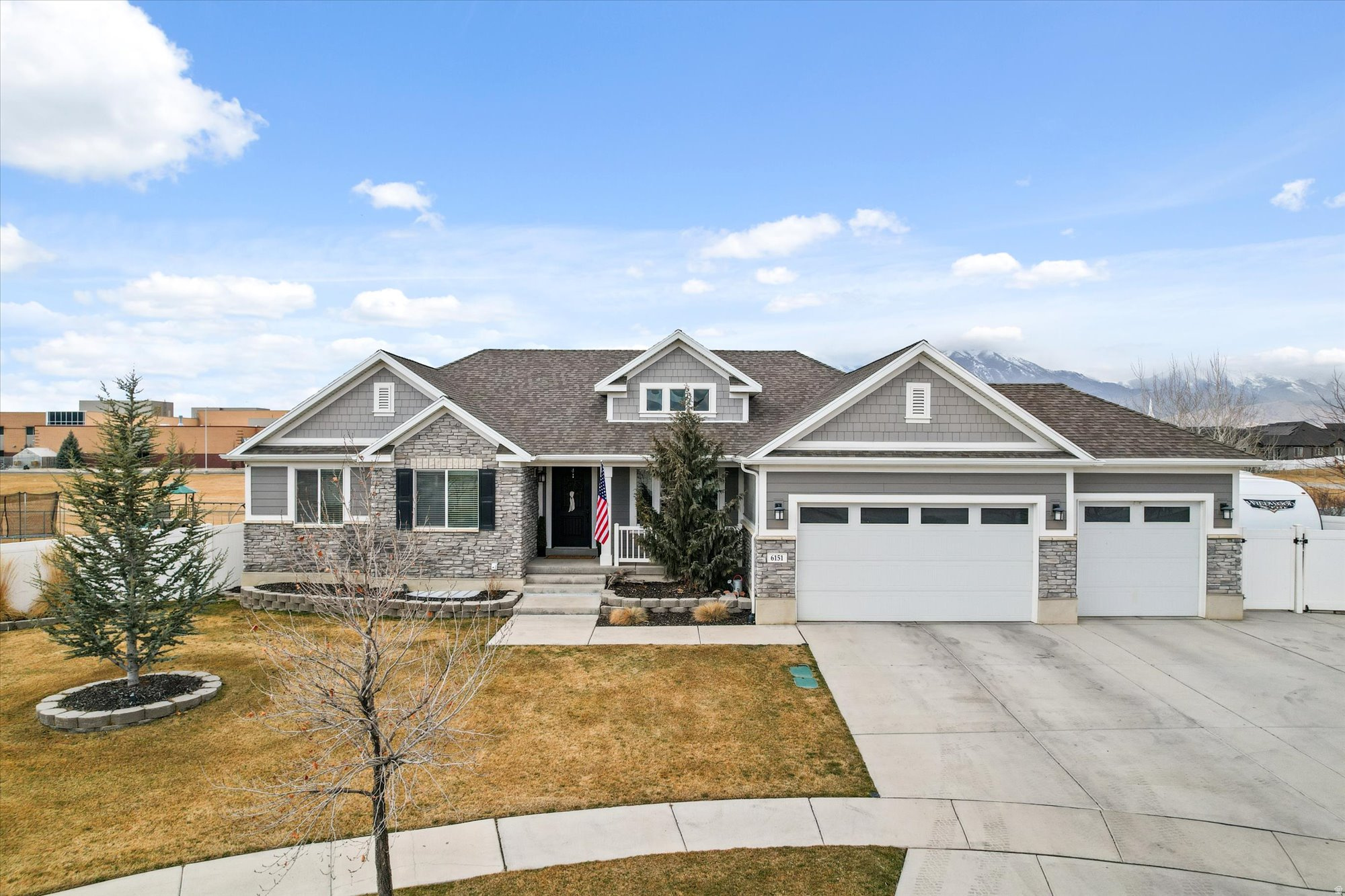 OVERLAND EST 106 - Residential