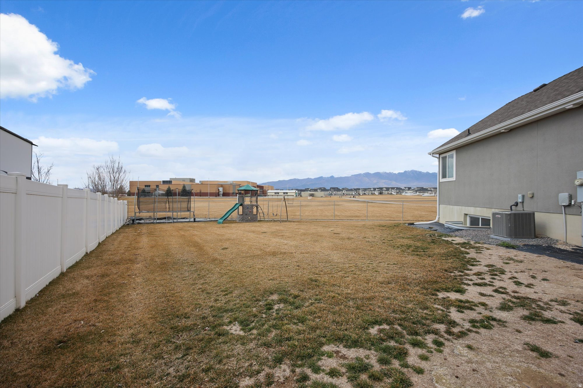 OVERLAND EST 106 - Residential