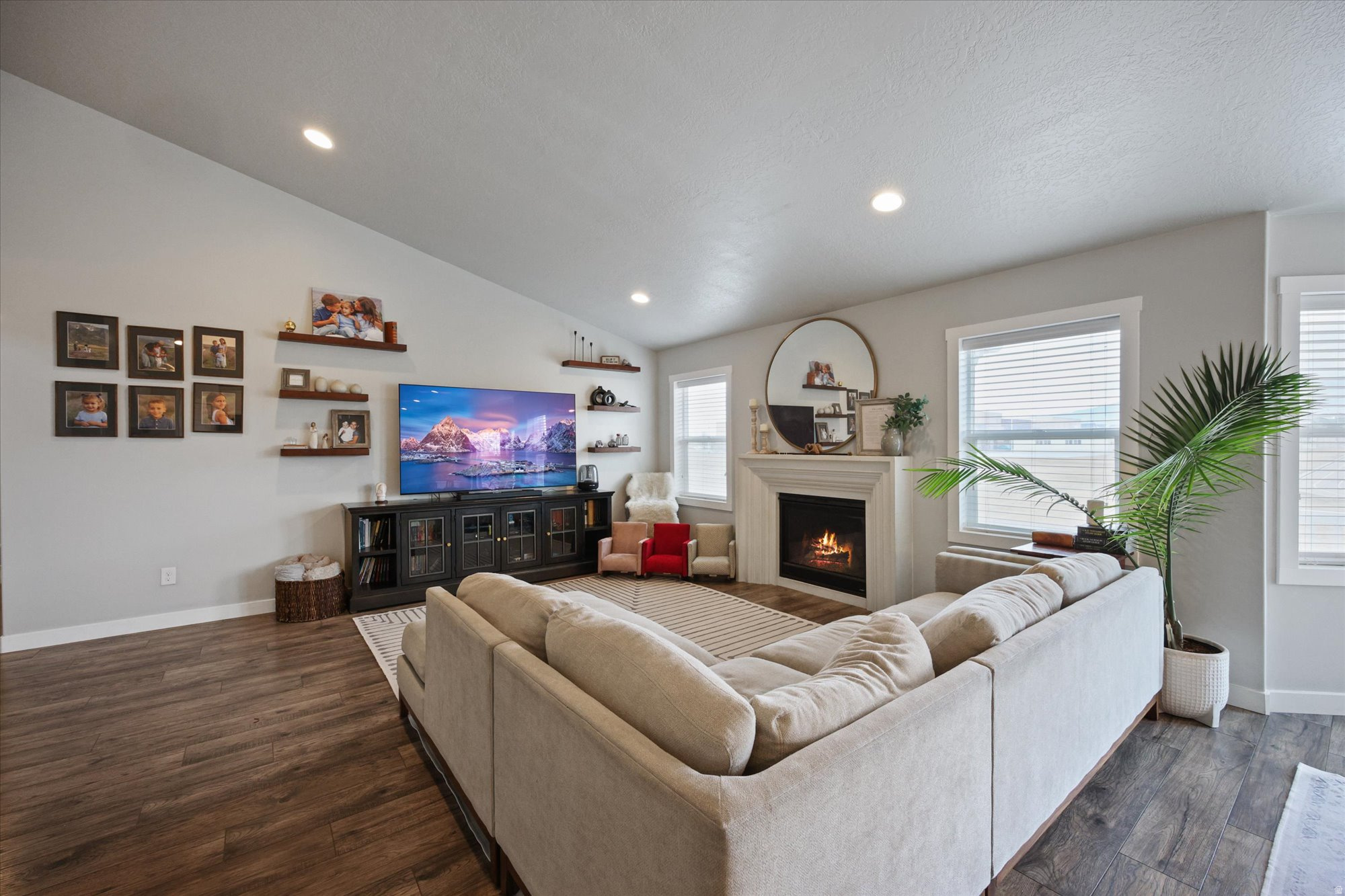 OVERLAND EST 106 - Residential