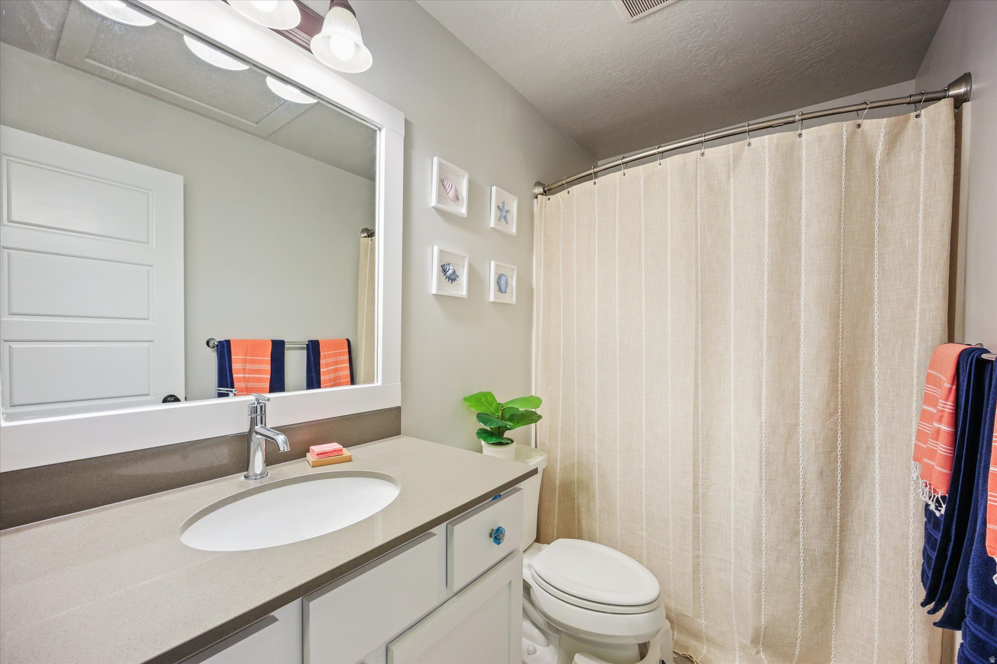 OVERLAND EST 106 - Residential