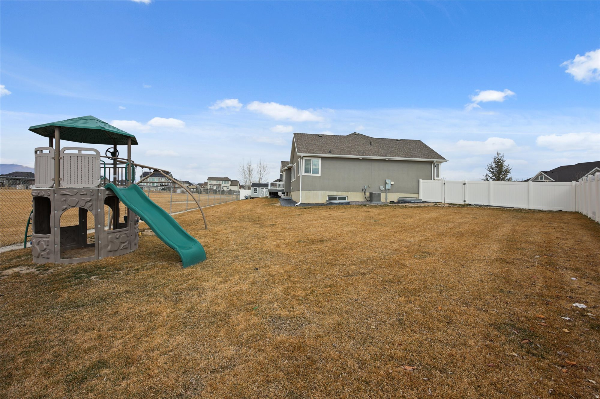 OVERLAND EST 106 - Residential