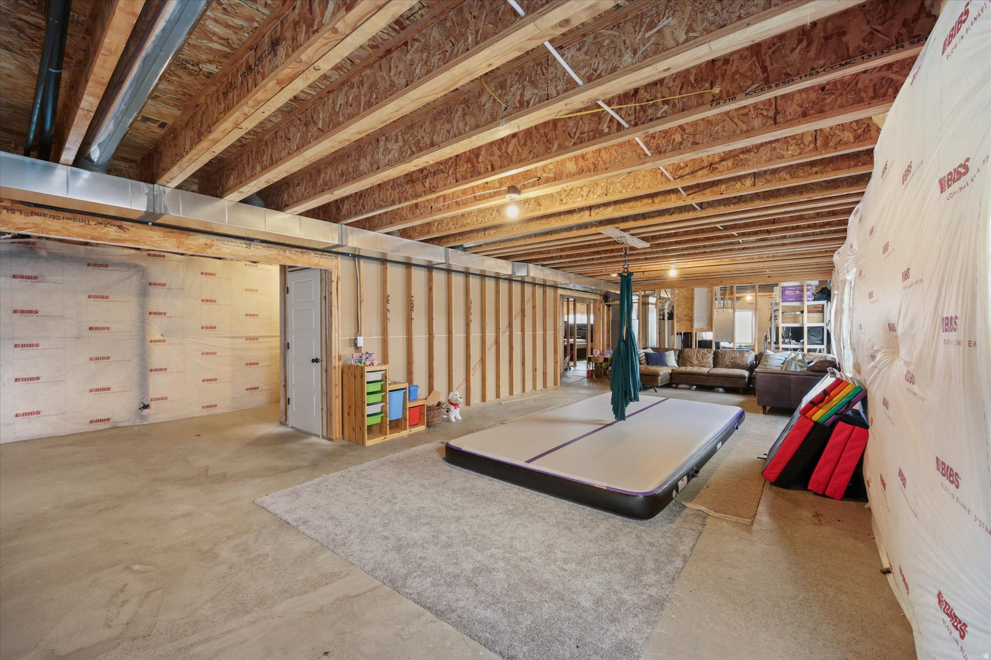 OVERLAND EST 106 - Residential