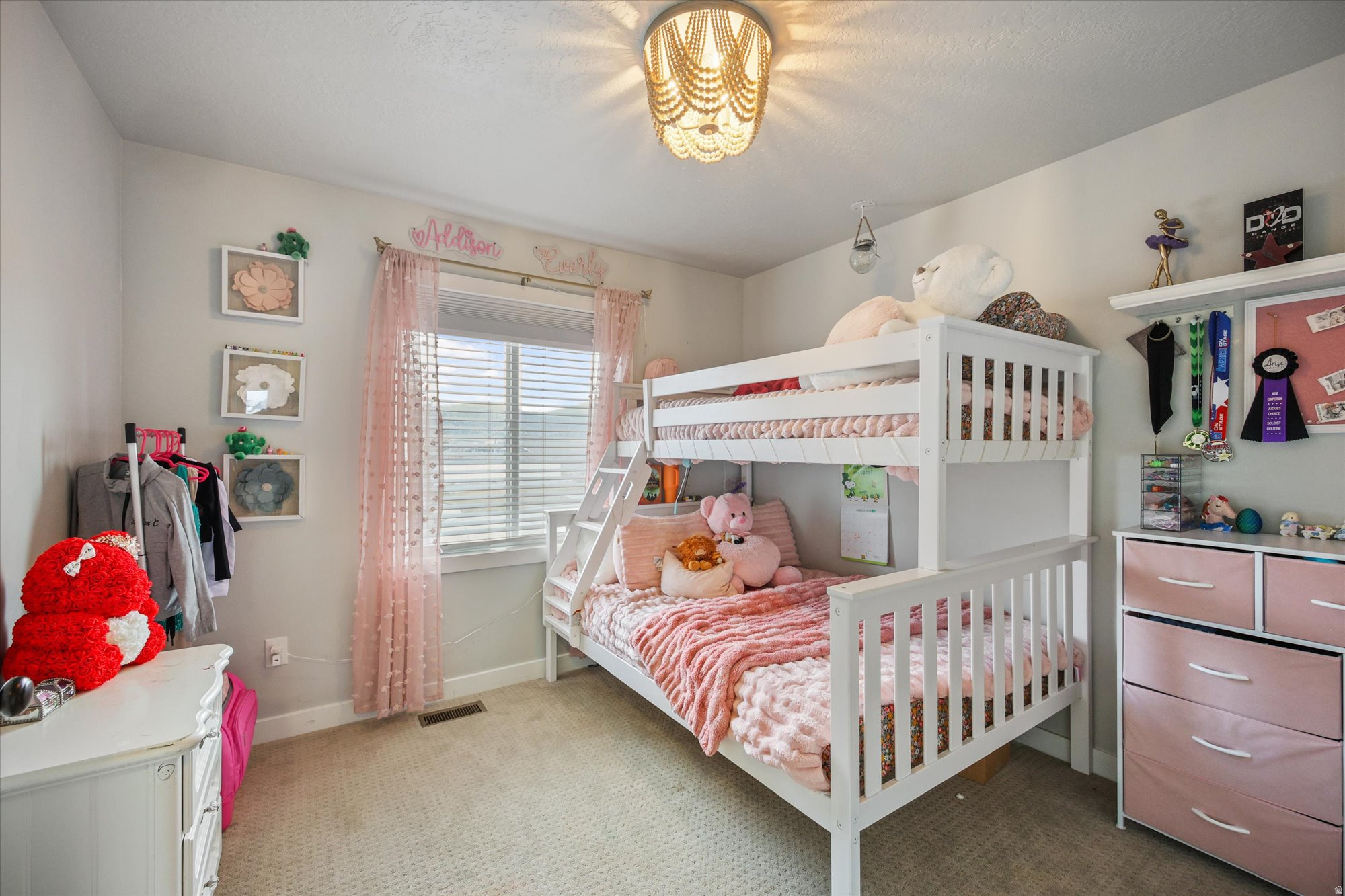 OVERLAND EST 106 - Residential