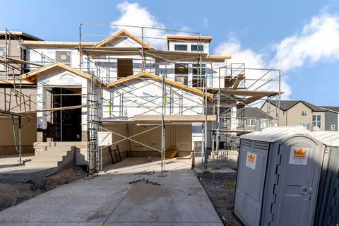 Photo of 1522 W BANNER DR #818, Saratoga Springs, UT 84045 (MLS # 2130323)