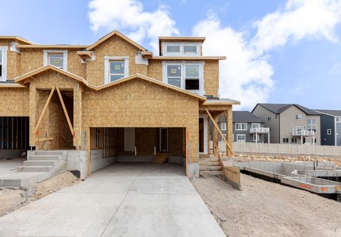 Photo of 1522 W BANNER DR #818, Saratoga Springs, UT 84045 (MLS # 2130323)