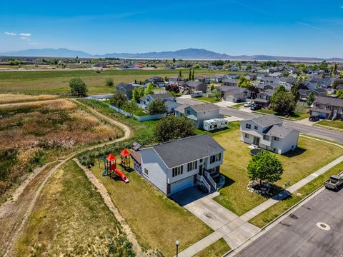 Tiny photo for 2603 W 2225 S, Syracuse, UT 84075 (MLS # 2157835)