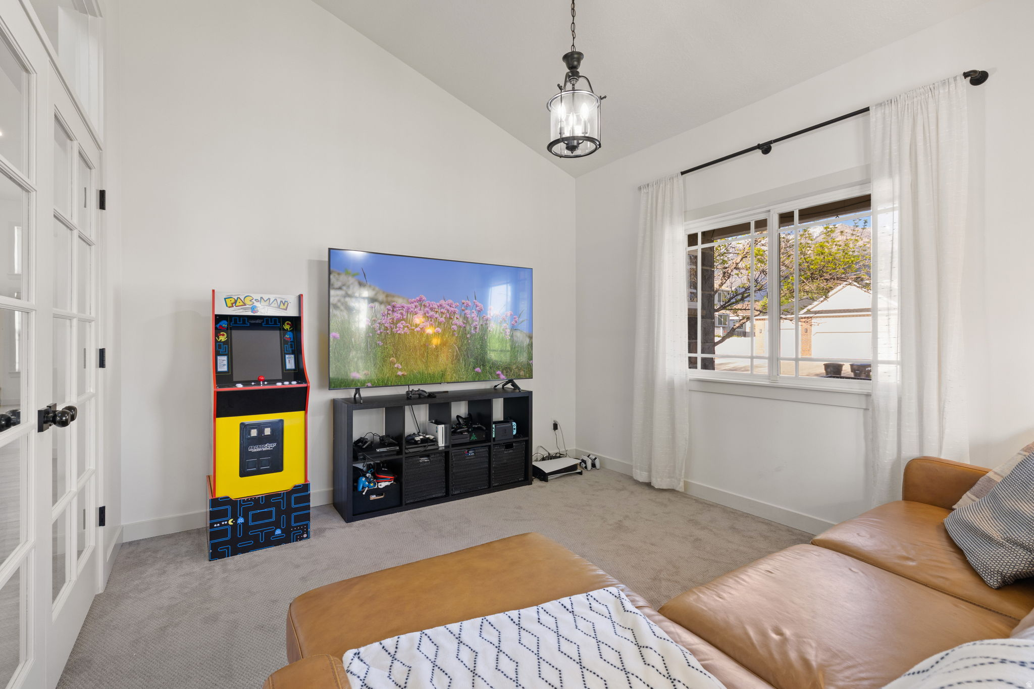 THE ESTATES AT BURR ORCHARDS - Residential