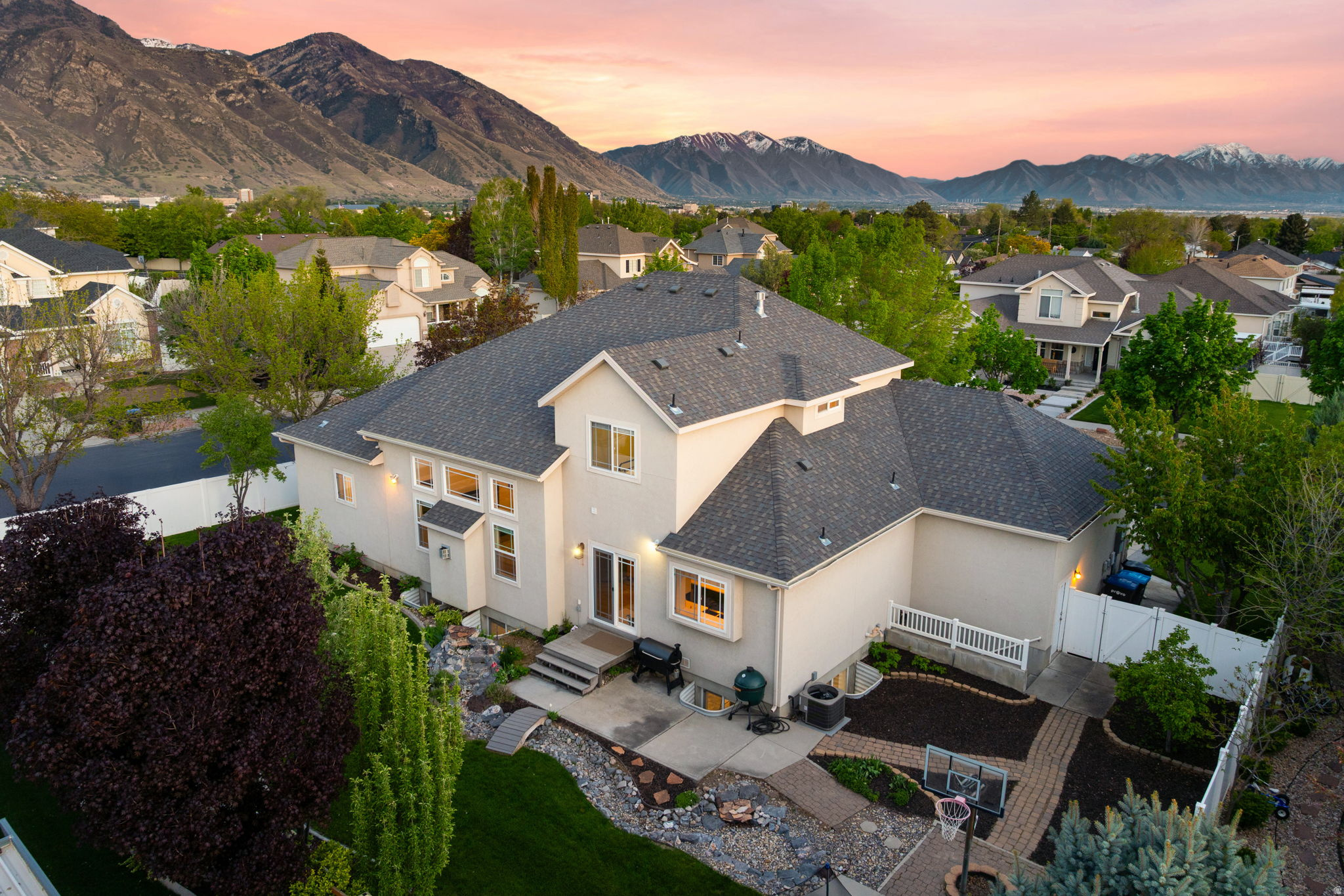 THE ESTATES AT BURR ORCHARDS - Residential
