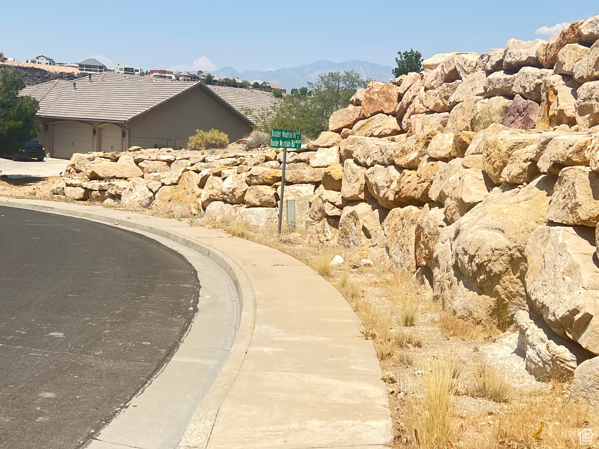 BOULDERS 4 AMD & EXT - Land