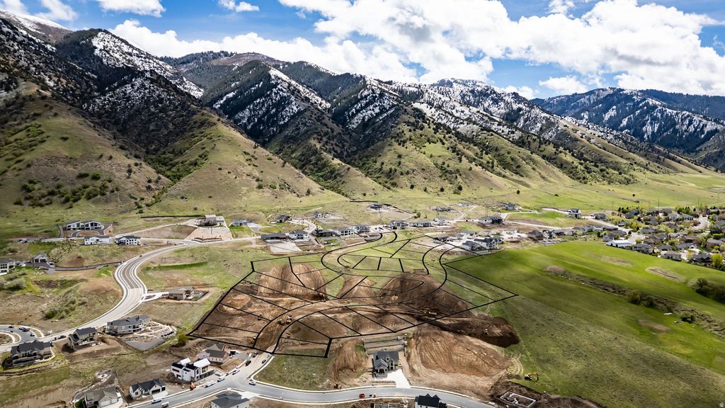Photo of 231 N SHERWOOD DR #28, Providence, UT 84332 (MLS # 2154334)