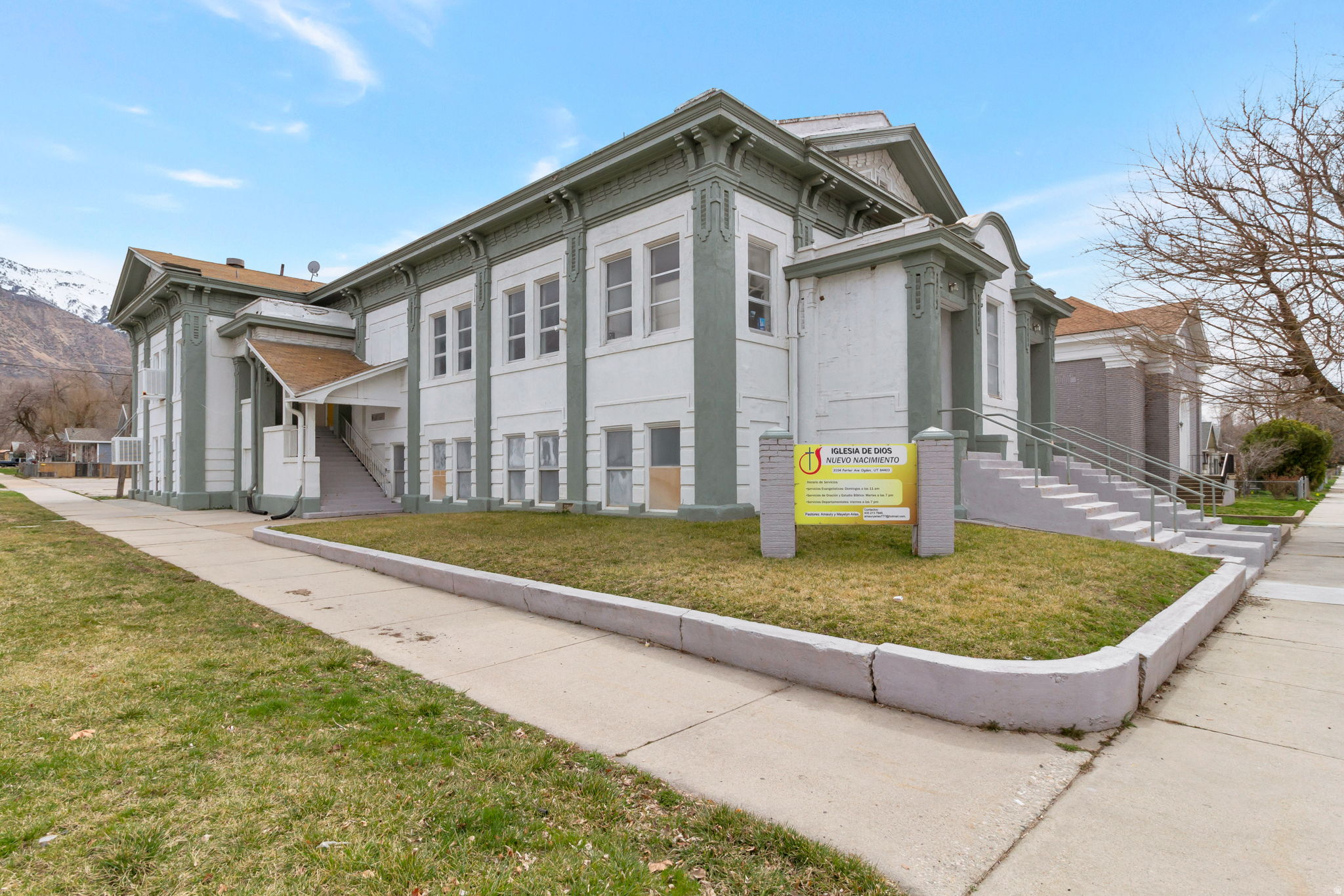 Main image without alt text