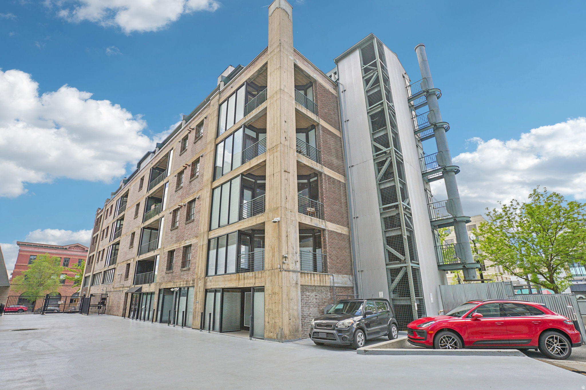 DAKOTA LOFTS - Residential