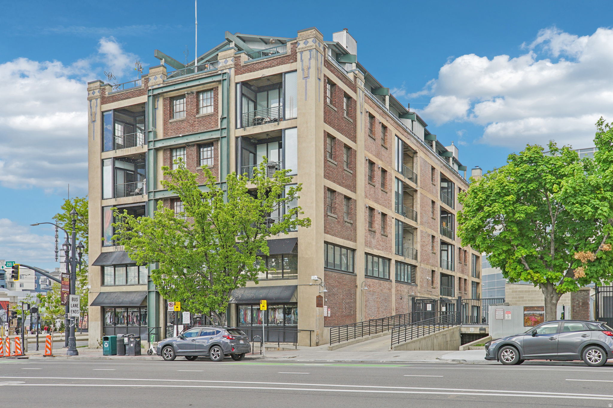 DAKOTA LOFTS - Residential