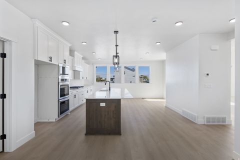 Tiny photo for 1331 N 1850 W, Clinton, UT 84015 (MLS # 2134849)