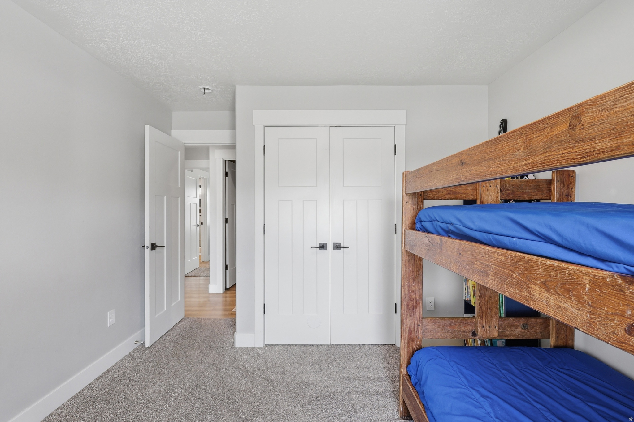 MILL HILL - Residential