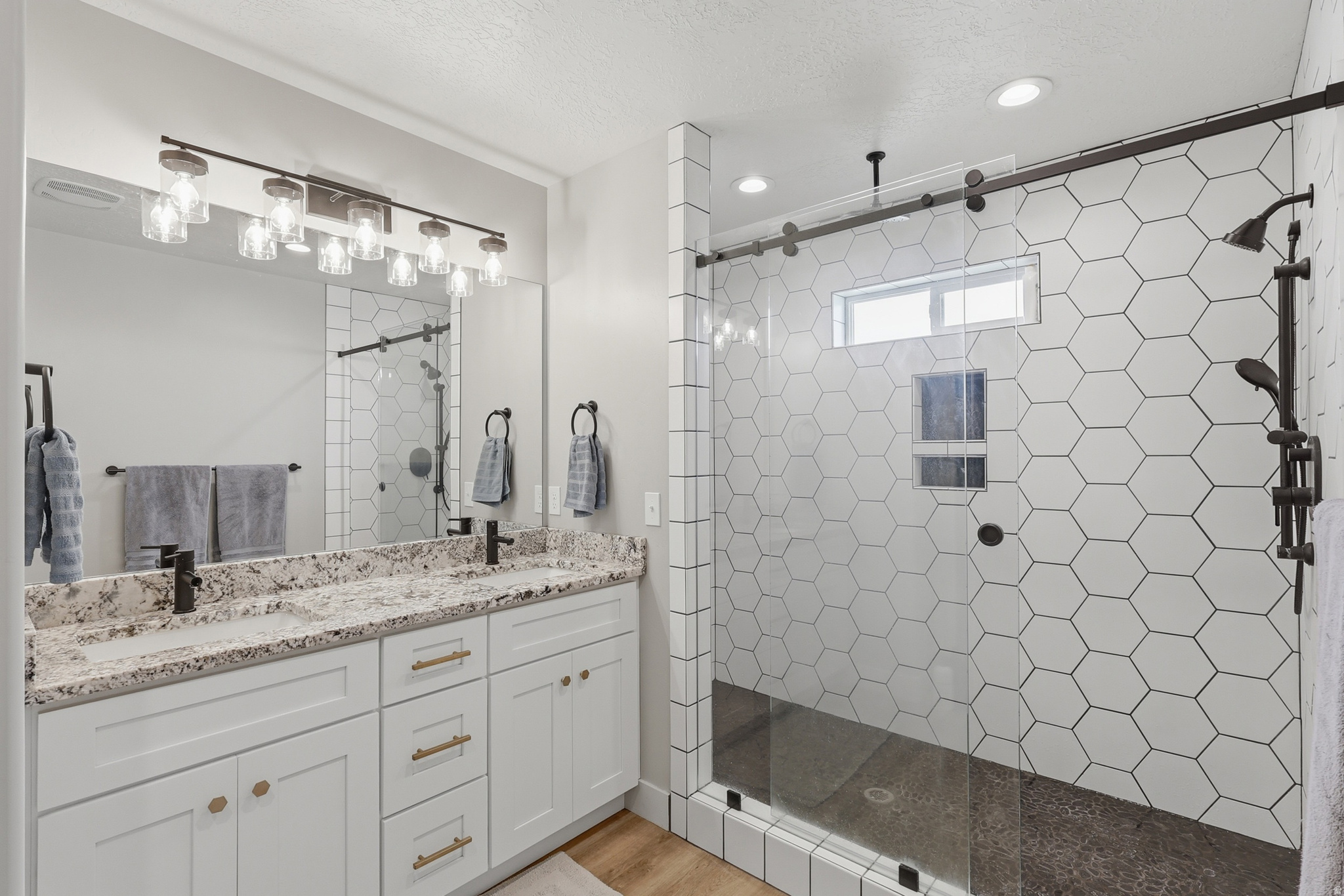 MILL HILL - Residential