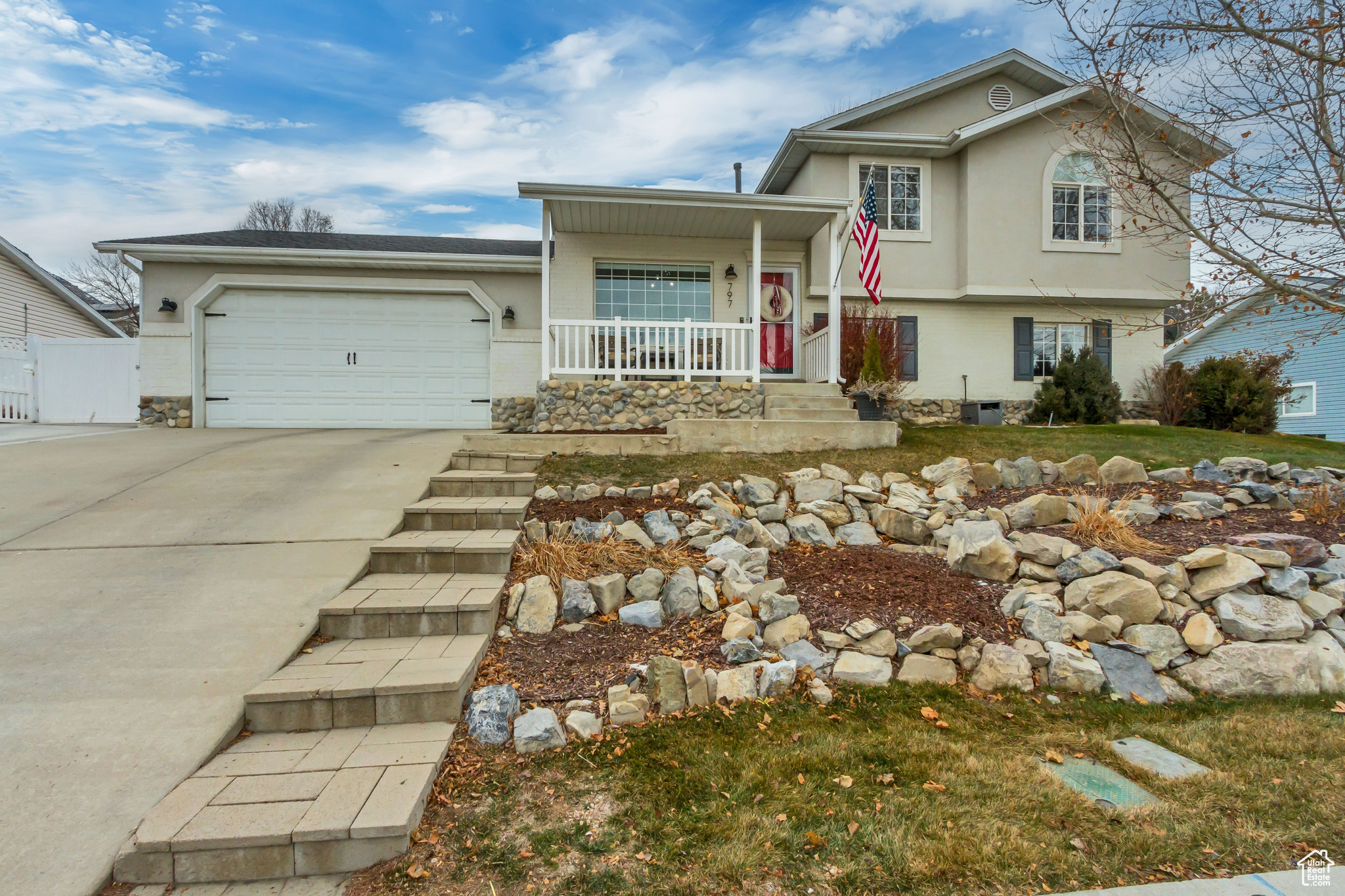 Check out this excellent home in a great location! Beautiful mountain views, close to parks nestled in a great community. The seller has put in some new updates along with a newer furnace (2022), New roof (2024), newer carpet (2021), newer water heater (2020). Schedule a showing today!