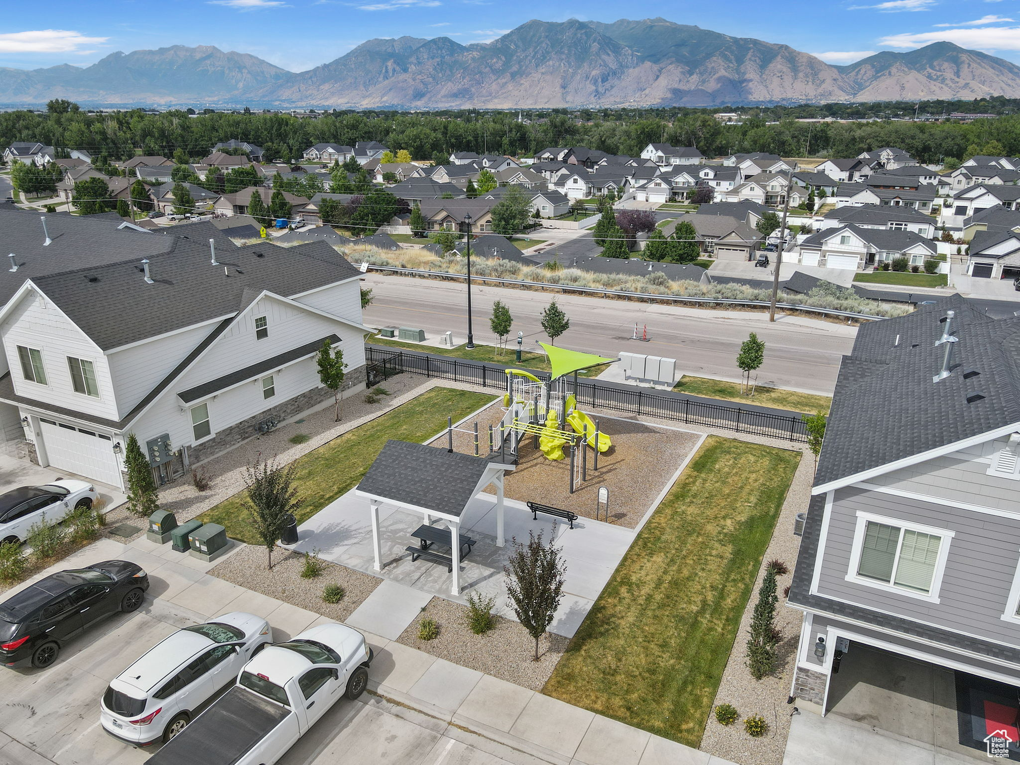 DEL MONTE TOWNHOMES - Residential