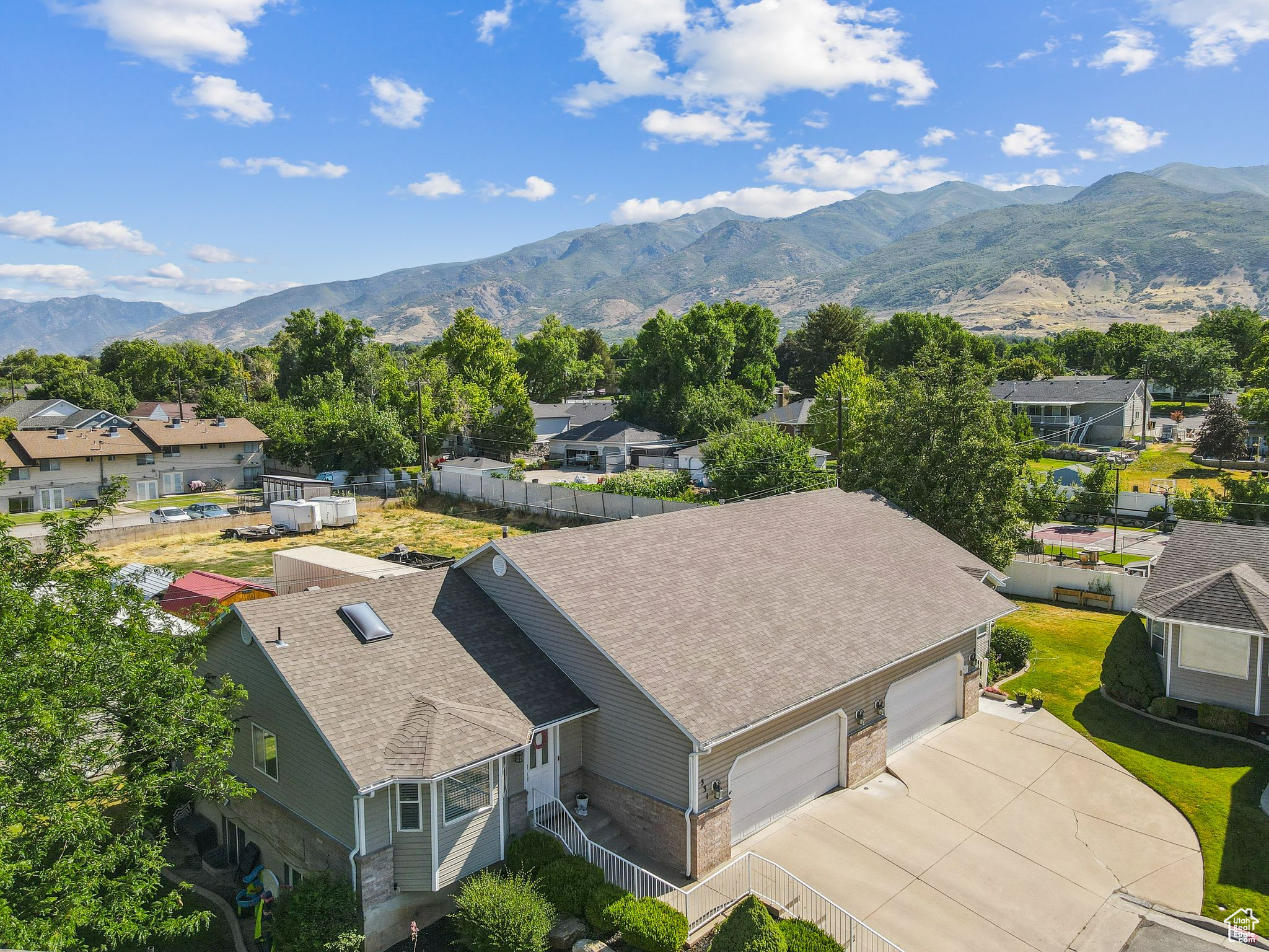 WHISPERING PINES - Residential