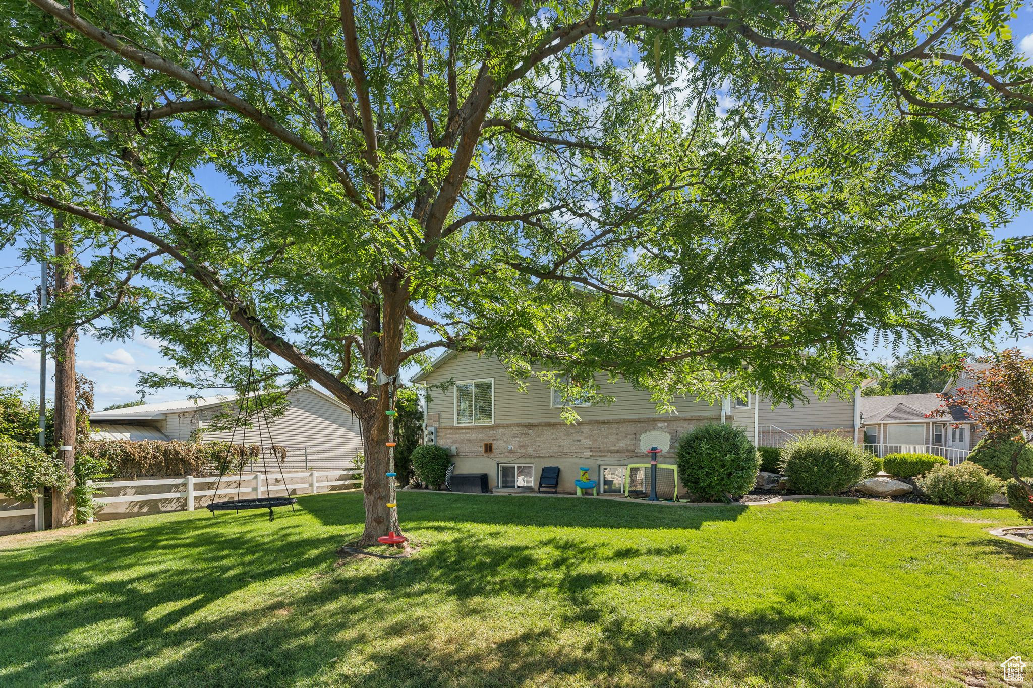 WHISPERING PINES - Residential