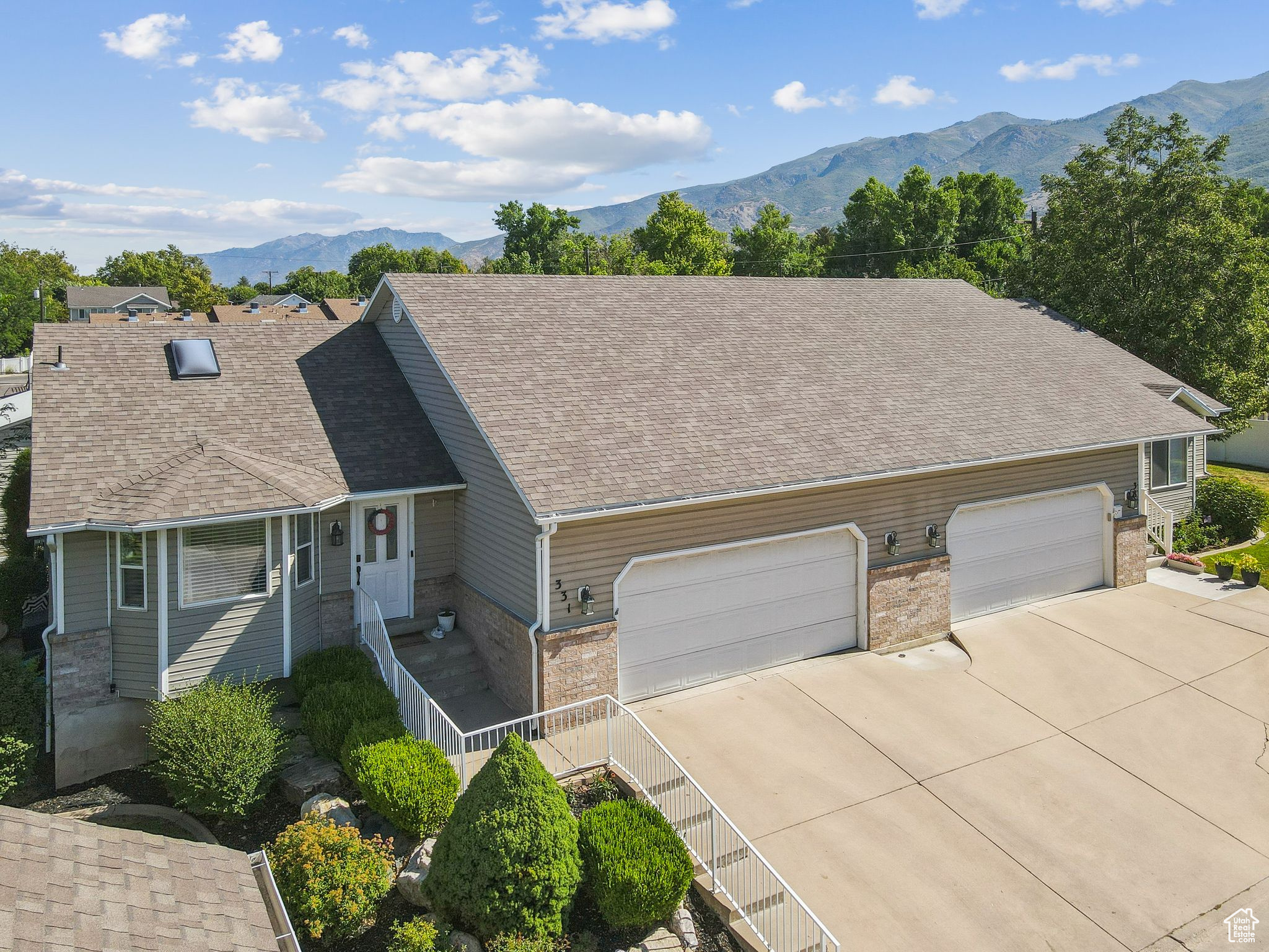 WHISPERING PINES - Residential