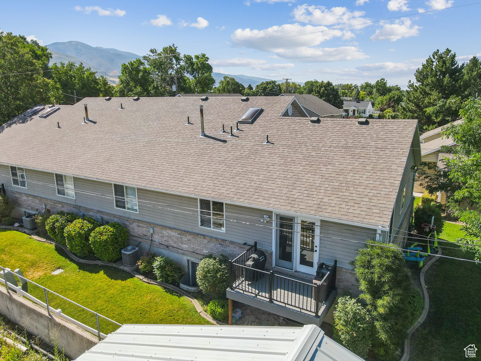 WHISPERING PINES - Residential
