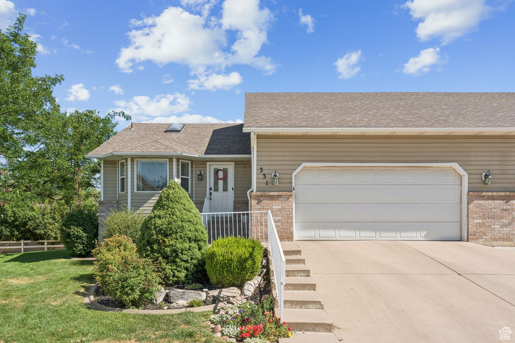 WHISPERING PINES - Residential