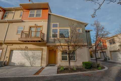 Tiny photo for 1090 N SHEPARD CREEK PKWY #6, Farmington, UT 84025 (MLS # 2123858)
