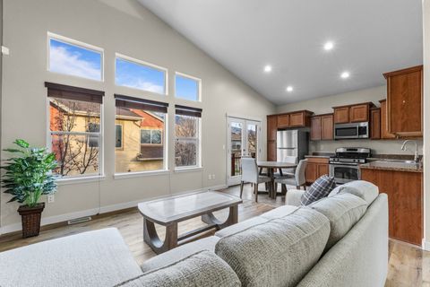 Tiny photo for 1090 N SHEPARD CREEK PKWY #6, Farmington, UT 84025 (MLS # 2123858)