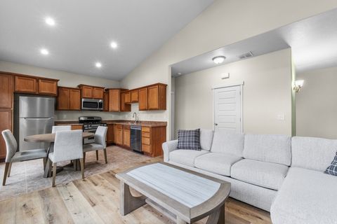 Tiny photo for 1090 N SHEPARD CREEK PKWY #6, Farmington, UT 84025 (MLS # 2123858)