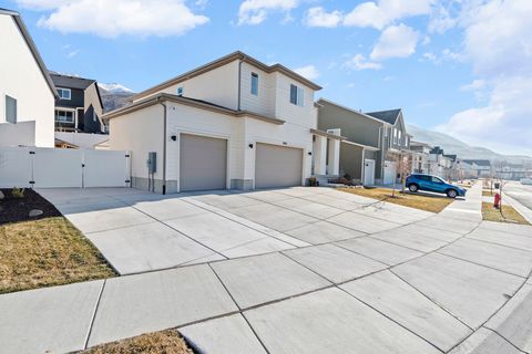 Tiny photo for 1048 N KENSINGTON HTS, Kaysville, UT 84037 (MLS # 2135147)