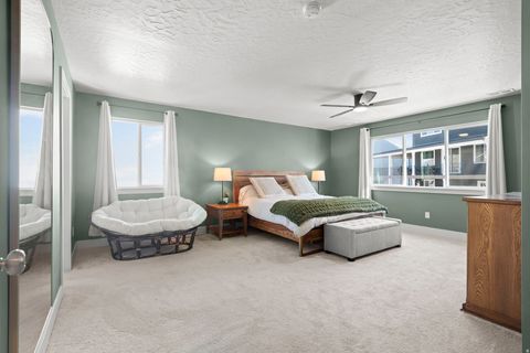 Tiny photo for 1048 N KENSINGTON HTS, Kaysville, UT 84037 (MLS # 2135147)