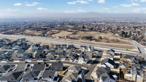 Tiny photo for 1048 N KENSINGTON HTS, Kaysville, UT 84037 (MLS # 2135147)