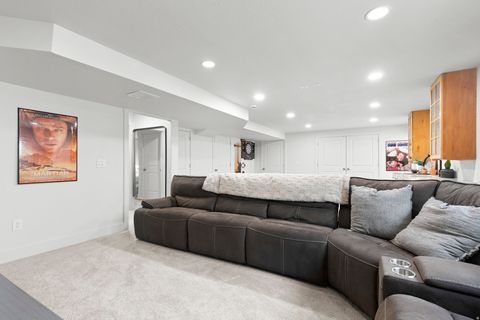 Tiny photo for 1048 N KENSINGTON HTS, Kaysville, UT 84037 (MLS # 2135147)