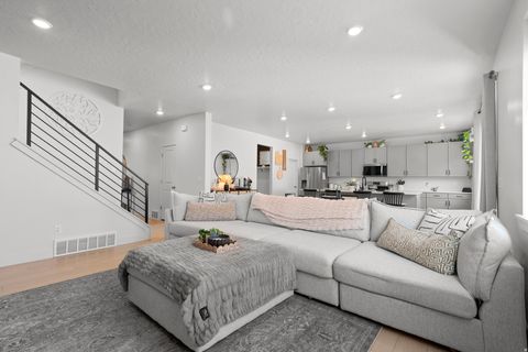 Tiny photo for 1048 N KENSINGTON HTS, Kaysville, UT 84037 (MLS # 2135147)