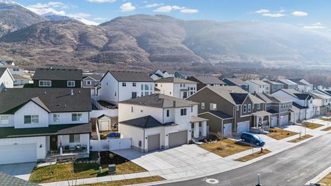 Tiny photo for 1048 N KENSINGTON HTS, Kaysville, UT 84037 (MLS # 2135147)