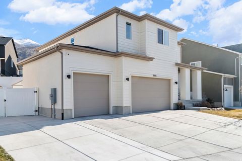 Tiny photo for 1048 N KENSINGTON HTS, Kaysville, UT 84037 (MLS # 2135147)