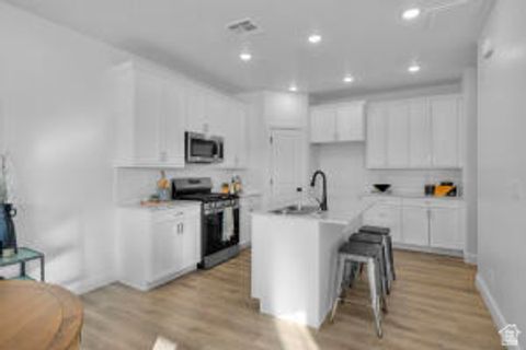 Tiny photo for 907 W BRIGHT RIDGE LN #1430, Saint George, UT 84790 (MLS # 2158756)