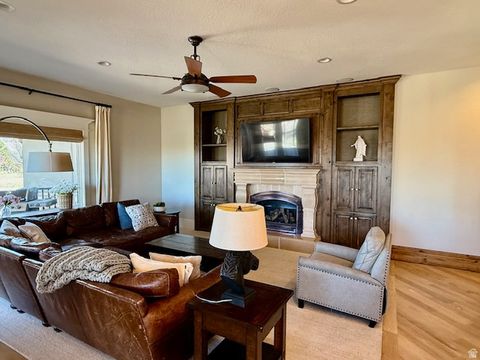 Tiny photo for 753 E SIERRA VIEW VW S, Mapleton, UT 84664 (MLS # 2145592)