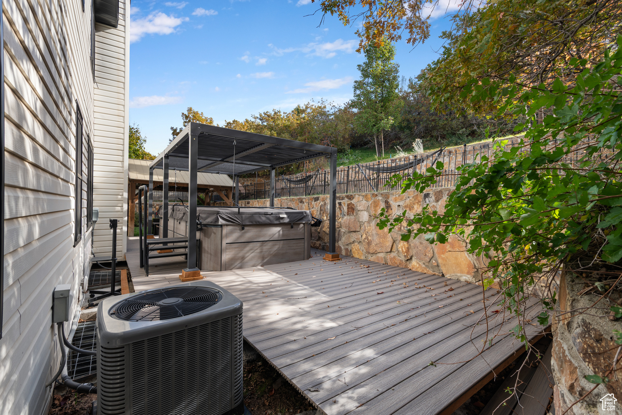 OAKRDIGE COVE - Residential