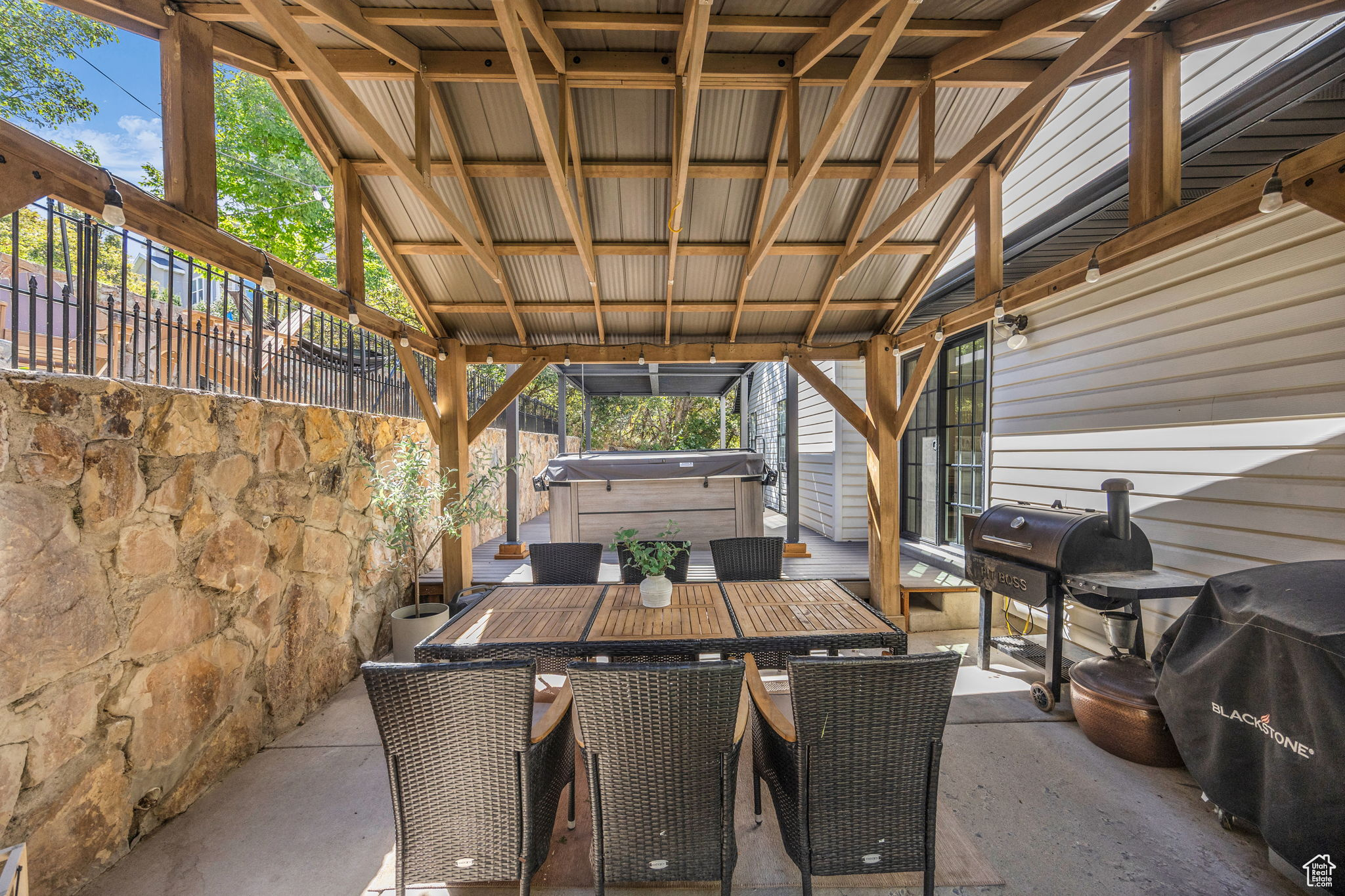 OAKRDIGE COVE - Residential