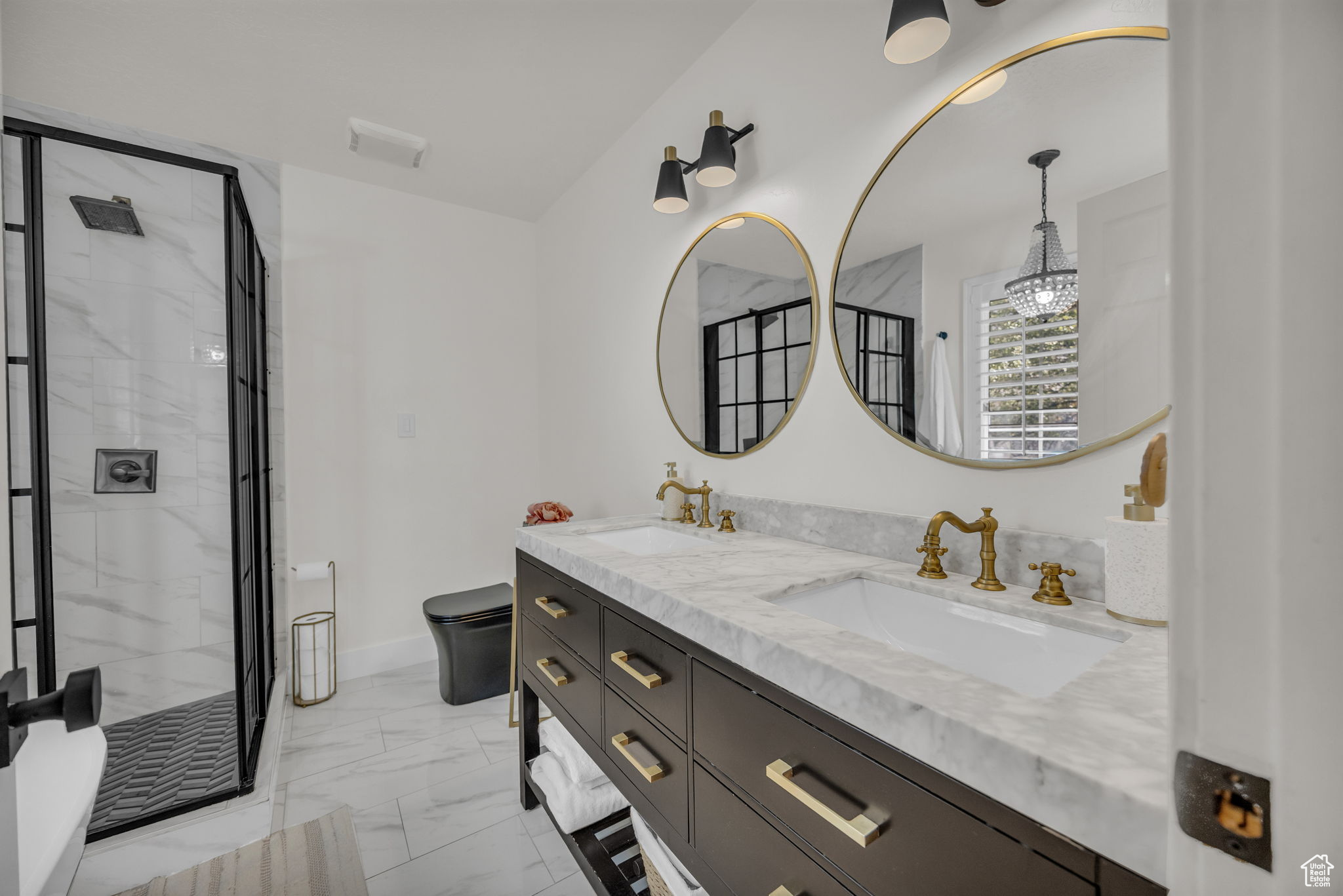 OAKRDIGE COVE - Residential