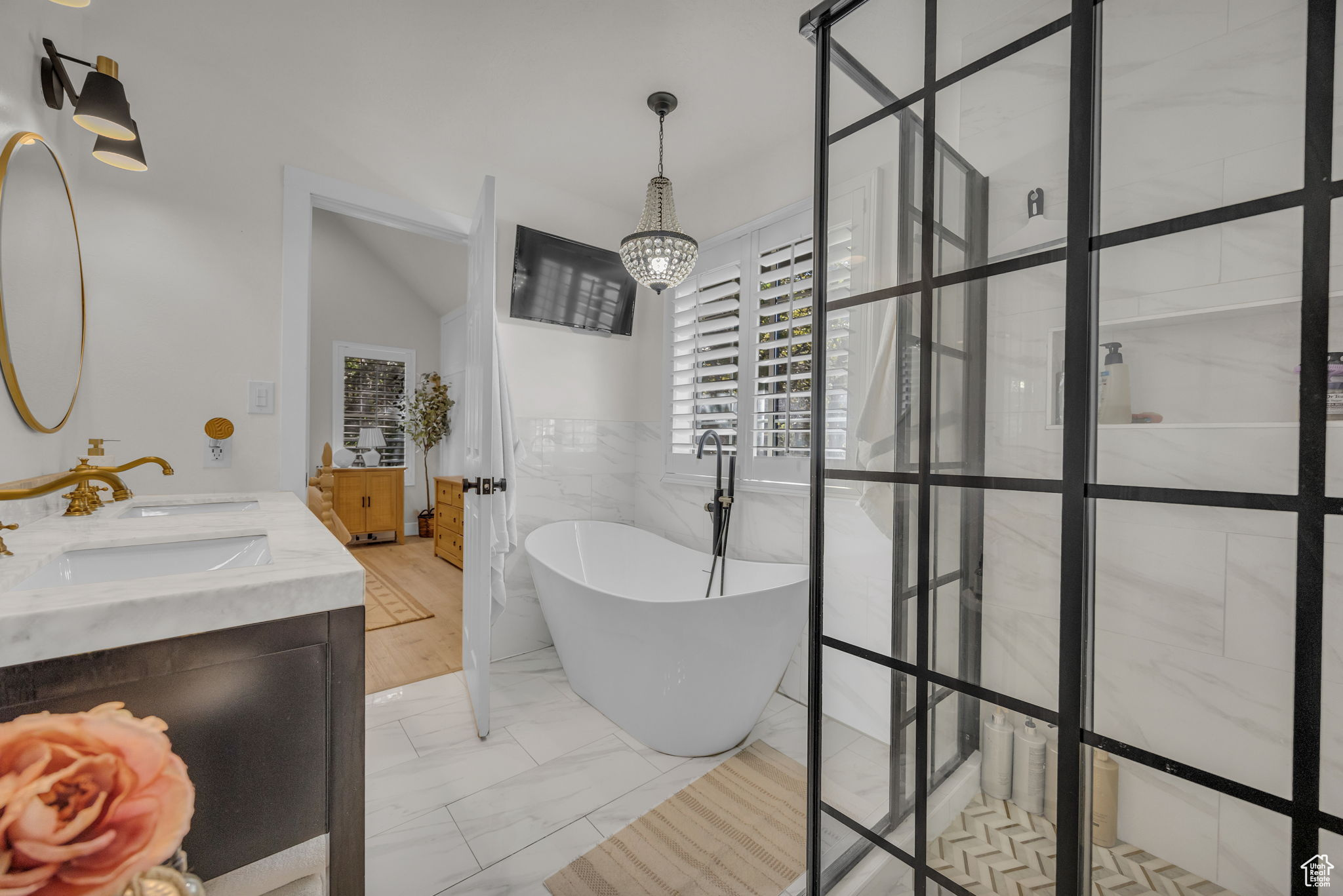 OAKRDIGE COVE - Residential