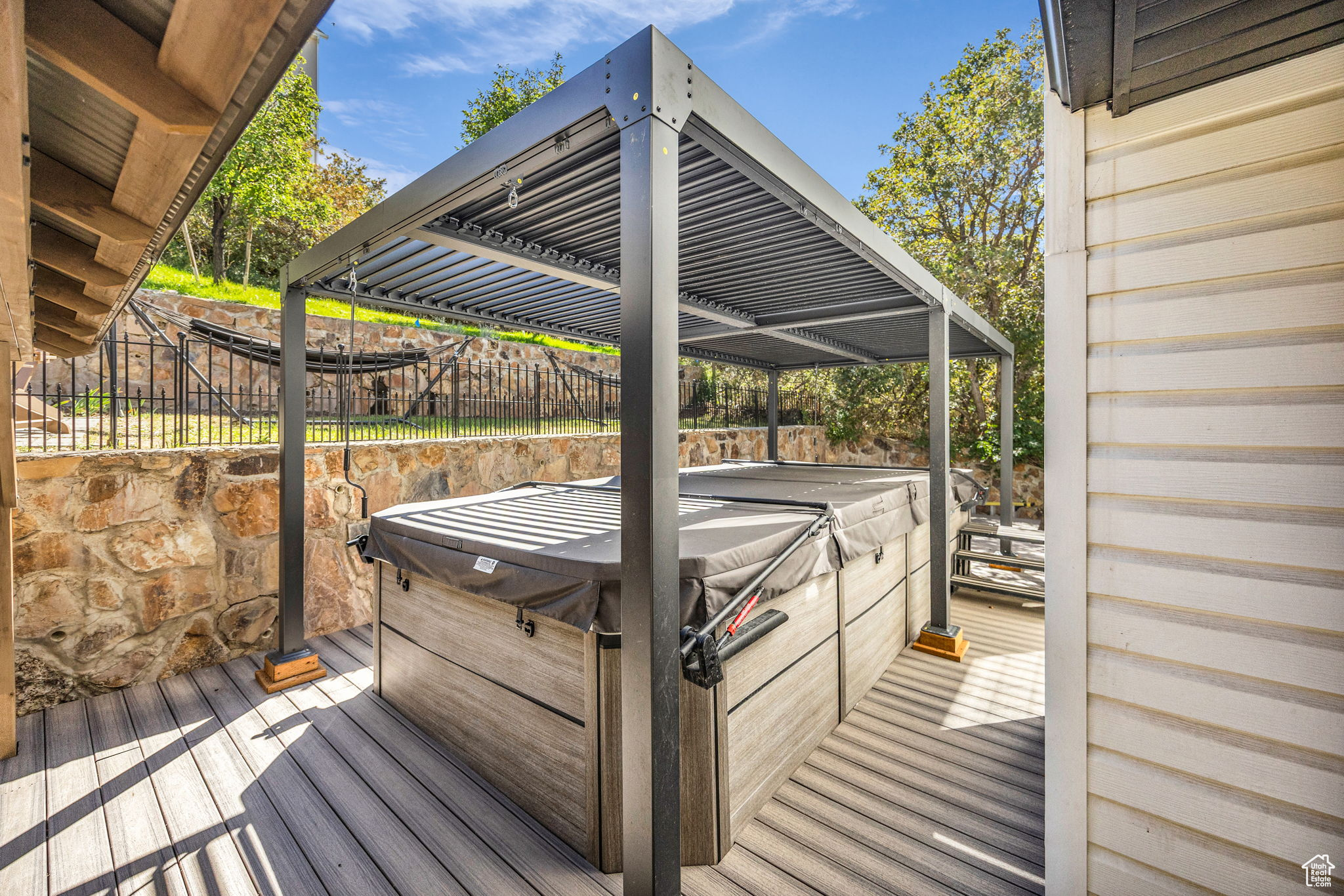 OAKRDIGE COVE - Residential