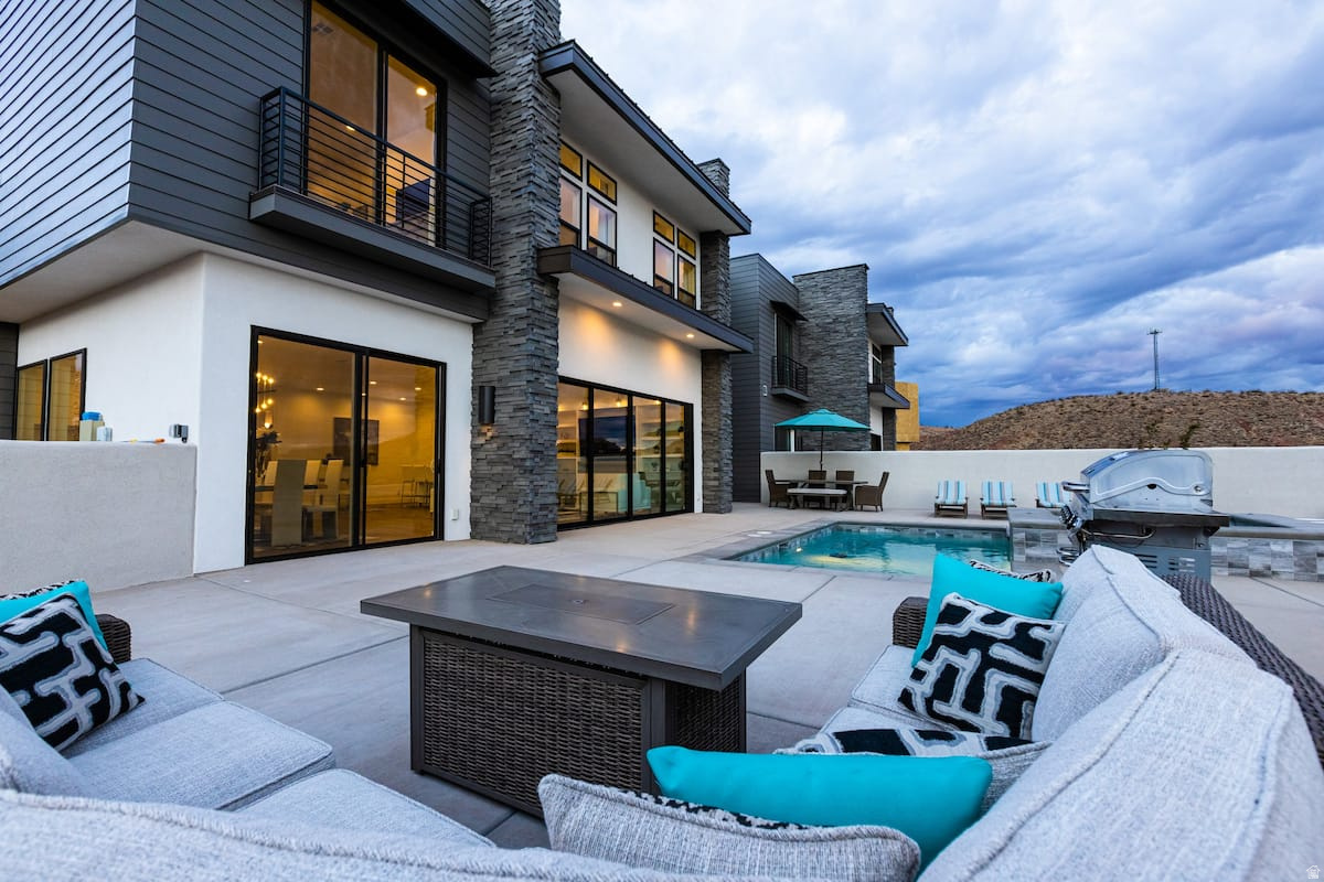 EIGHTH AT CORAL CANYON AMD - Residential