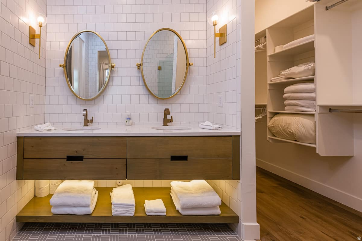 EIGHTH AT CORAL CANYON AMD - Residential