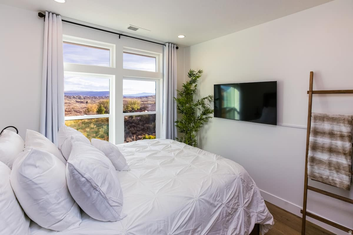 EIGHTH AT CORAL CANYON AMD - Residential