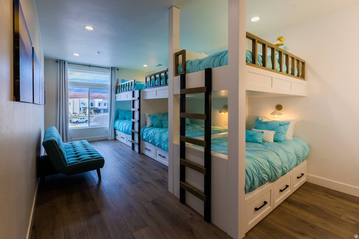 EIGHTH AT CORAL CANYON AMD - Residential