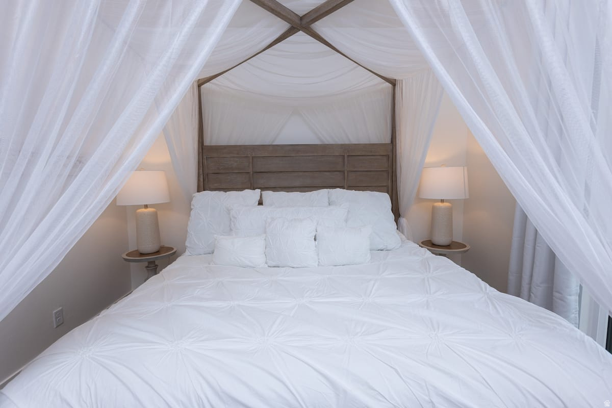 EIGHTH AT CORAL CANYON AMD - Residential