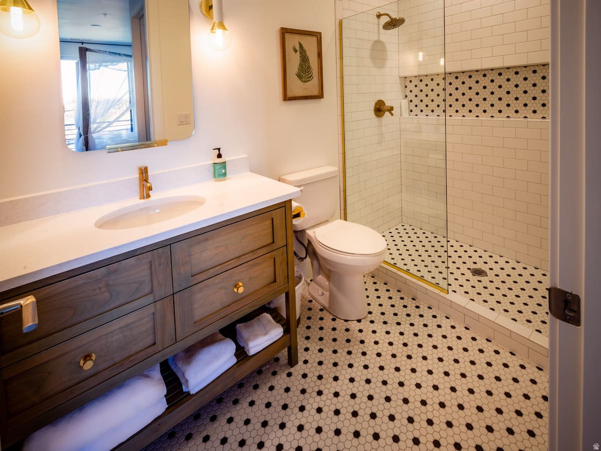 EIGHTH AT CORAL CANYON AMD - Residential